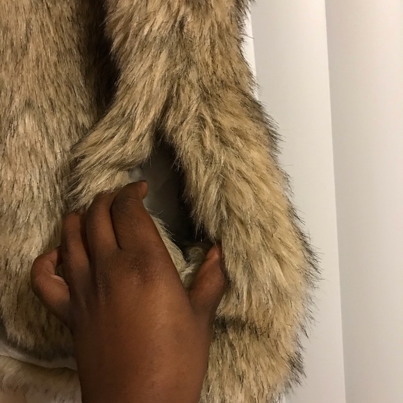 CUTE  Faux Fur Vest!! - Picture 6 of 6